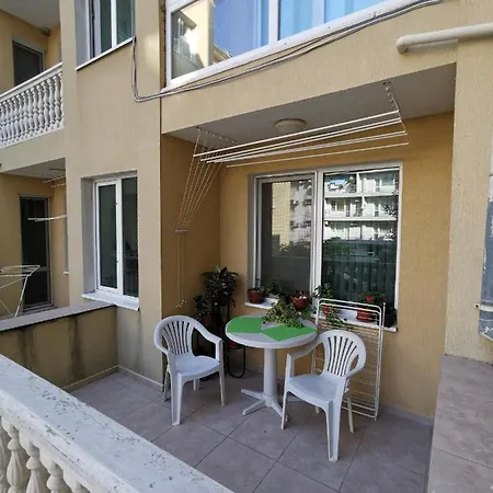 شقة нашето място بوموري