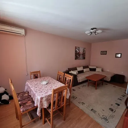 شقة нашето място